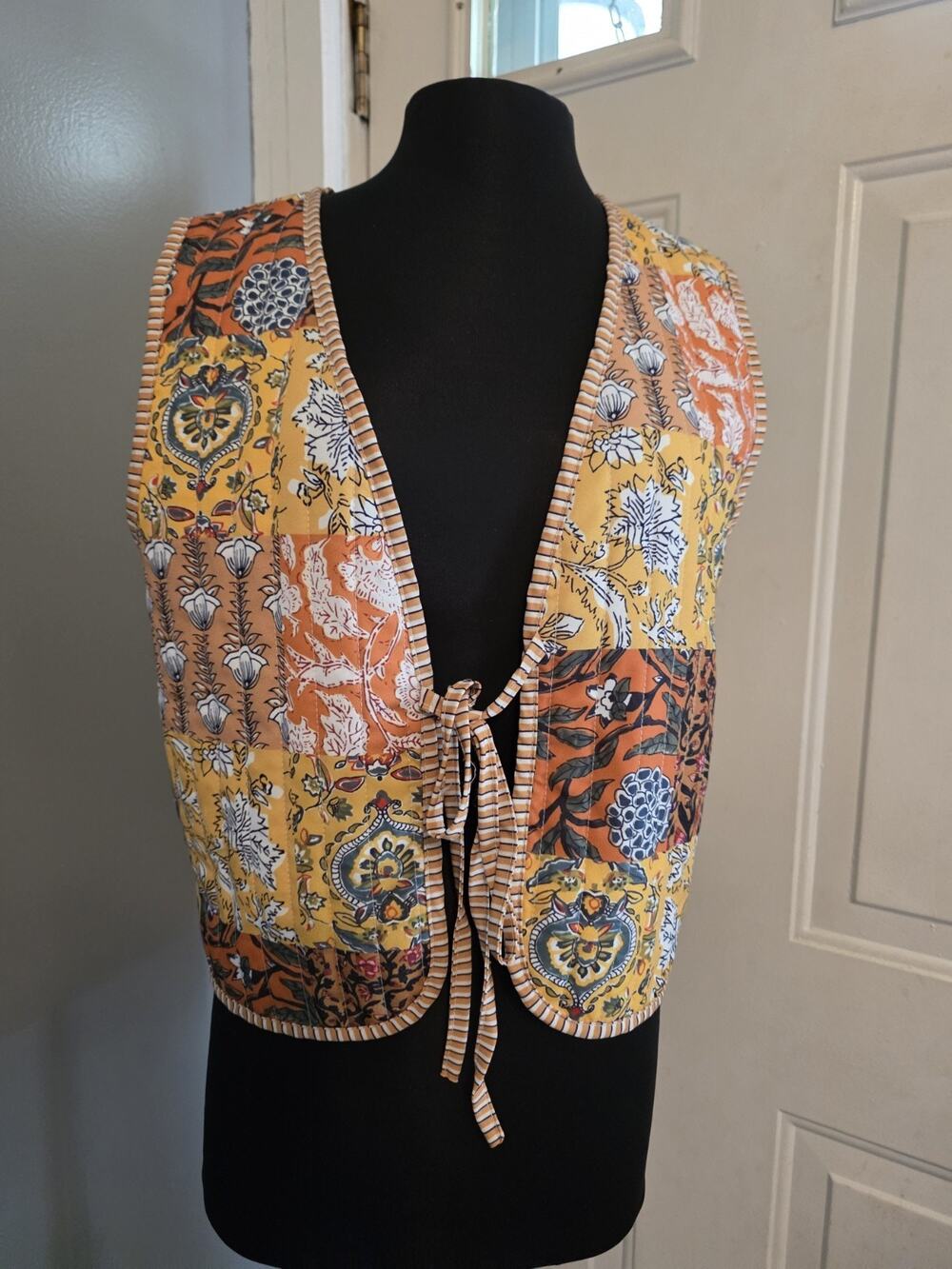 Vtg Floral Patchwork Quilted Vest Women Sz L Sleeveless Yellow Boho Cottagecore